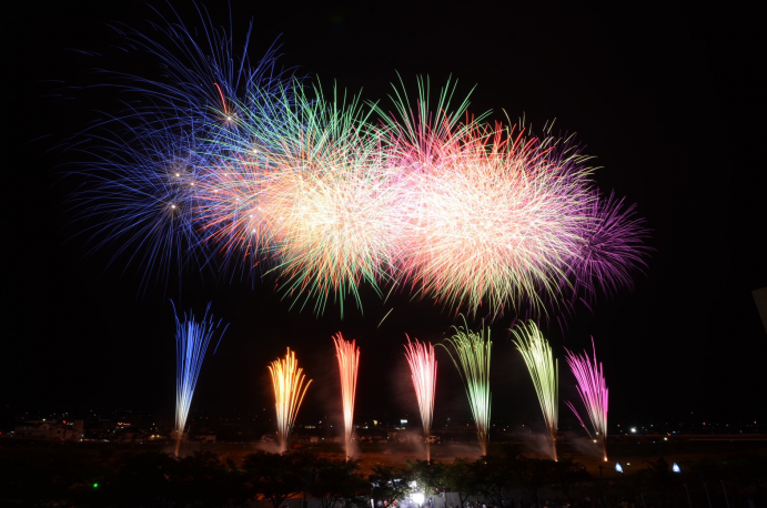 21 石和温泉 冬の花火大会開催決定 石和温泉郷の旅館 石和名湯館 糸柳