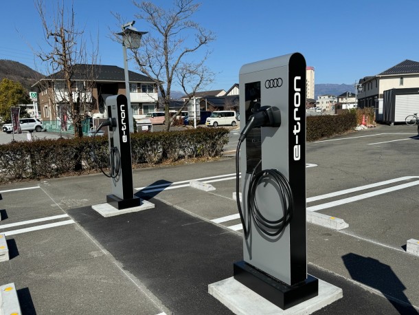 アウディー　電気自動車充電